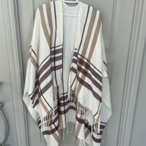 Dynamite poncho - Picture 1 of 7